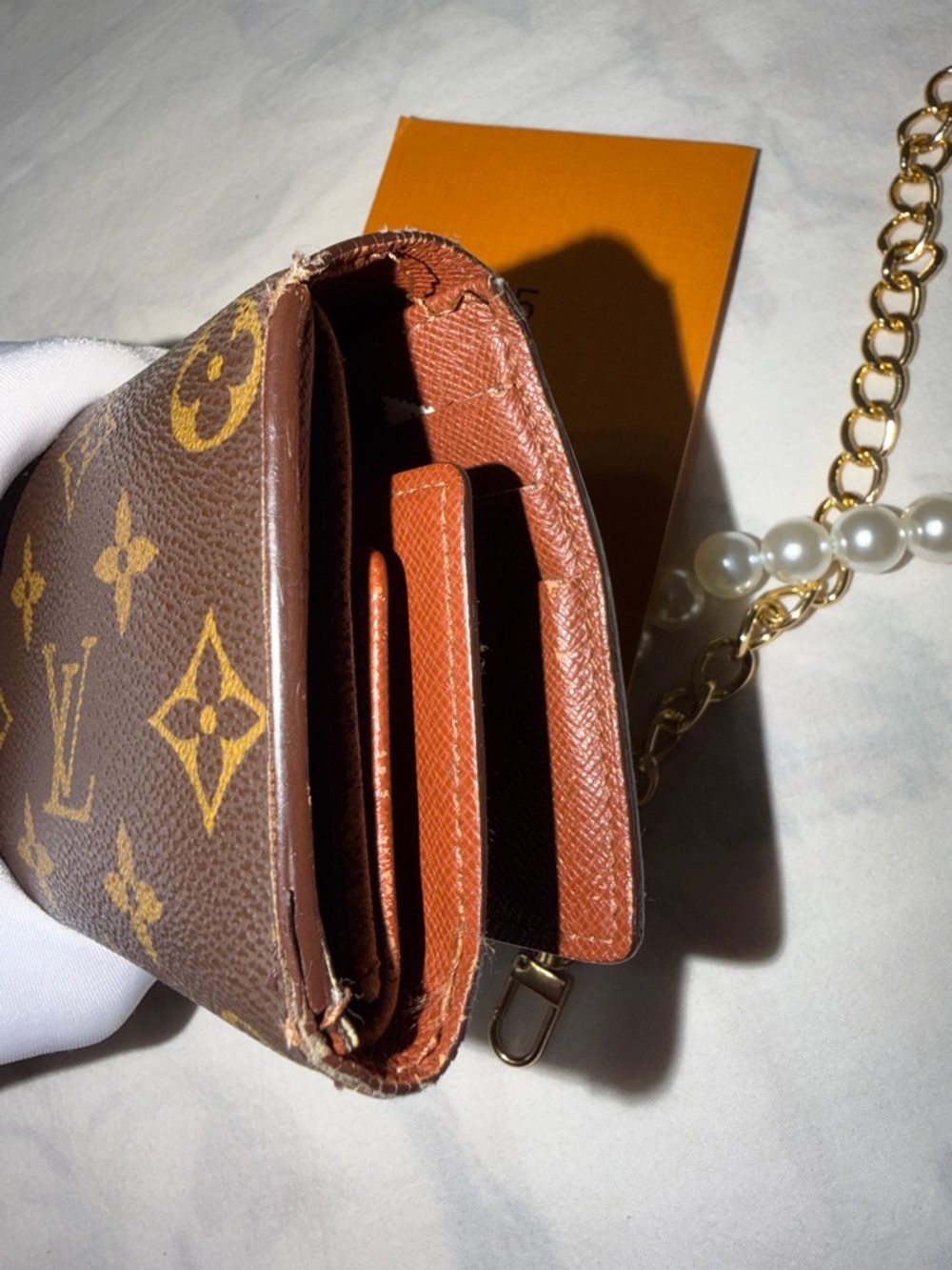 LOUIS VUITTON INTERNATIONAL WALLET - Picture 10 of 15